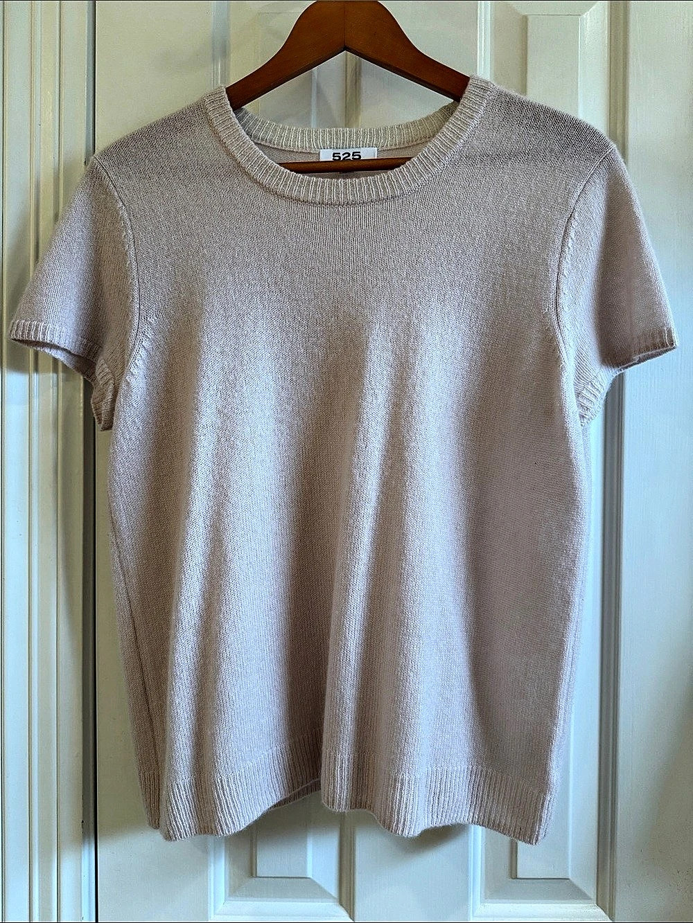 525 America Short Sleeve Cashmere Top in Pink